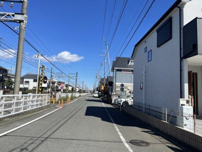 【前面道路含む現地写真】 | 仲介手数料無料　日野市南平4丁目新築戸建て5棟現場1号棟