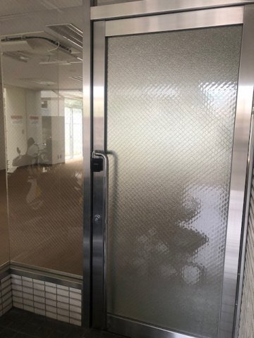 東神荻窪ビルの玄関