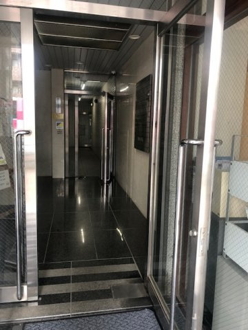 東神荻窪ビルのエントランス