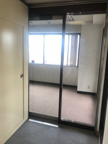 喜屋ビルの玄関