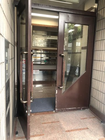 喜屋ビルのエントランス