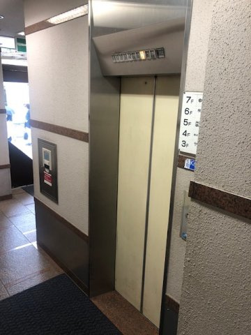 喜屋ビルのロビー