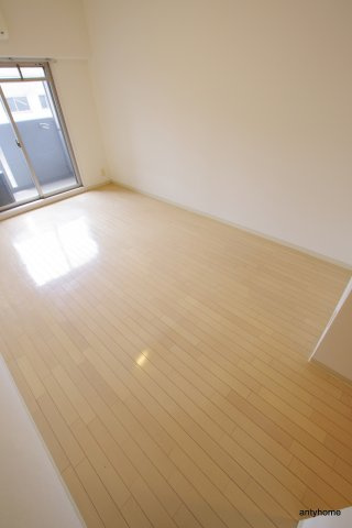 エスリード福島第５　仲介手数料無料の居間・リビング