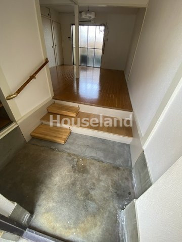 ダイトウハイツ北棟の玄関