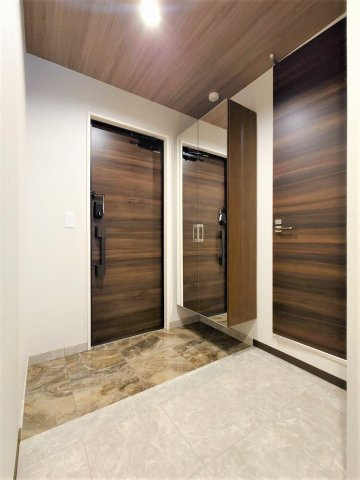 ヒルズレジデンシャルＤ21の玄関