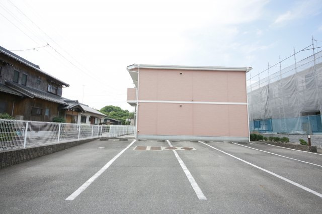 メゾンアイⅡの駐車場