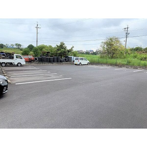 Limpia　ネオライフの駐車場