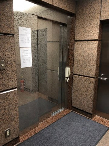 ＩＷＯビルのロビー