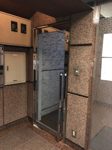 ＩＷＯビルのロビー