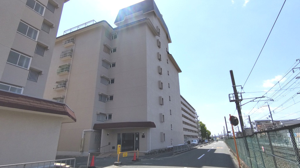 箕面市半町３丁目の中古マンションの外観