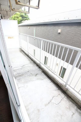 【バルコニー】 | グランド・ランド | 広々として洗濯物もたくさん干せます！