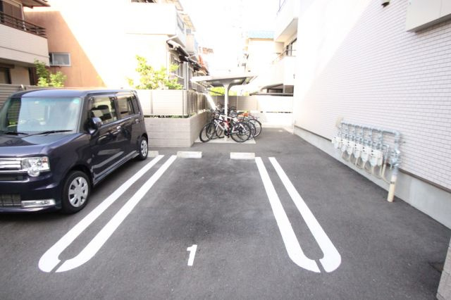 ラガールの駐車場