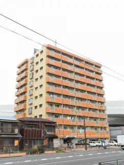 【外観】 | 総戸数６１戸、１９８４年６月築、管理人は巡回勤務につき管理体制良好です♪