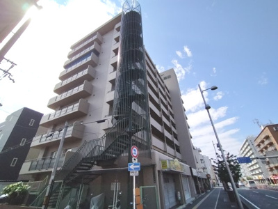 【外観】 | ハイマートニュー関目 | ◎大阪メトロ谷町線『関目』駅徒歩1分！！
◎スーパーや関目商店街等が近くお買い物至便な環境です♪
◎小学校まで徒歩6分と近くお子様の通学が安心ですね♪
