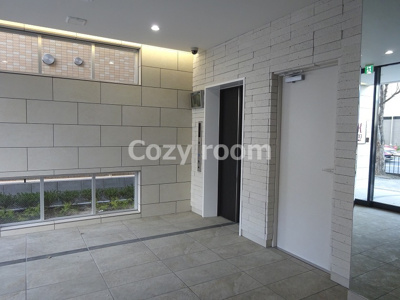 【ロビー】 | エグゼ江坂 | 清潔感満載のロビーです