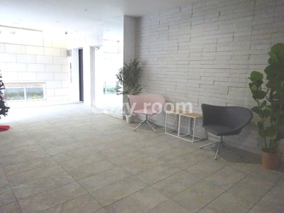 【ロビー】 | エグゼ江坂 | 明るくて広いロビーです