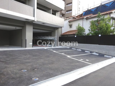 【駐車場】 | エグゼ江坂 | 駐車場に車を止められます