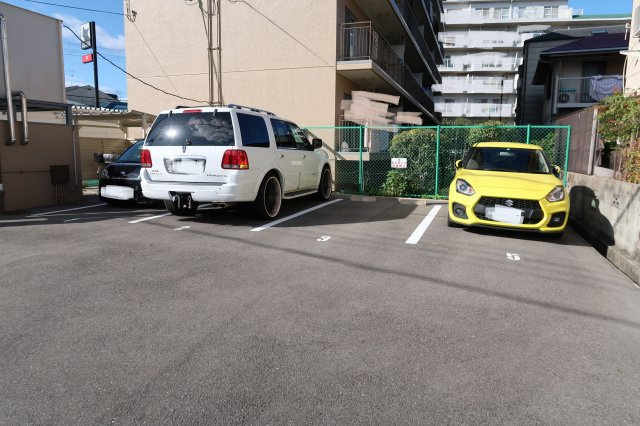 第１林マンションの駐車場|敷地内駐車場