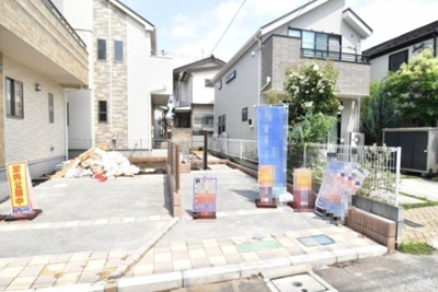 【駐車場】 | 小平市仲町　新築戸建 | 車好きのパパにはうれしい広さのヵースペース、休日には自慢の愛車を思う存分メンテナンス。