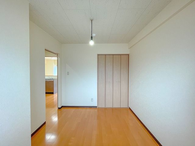 みつばちレジデンスの洋室|広々とした洋室です
※間取り反転の場合あり、内装が若干異なる場合がございます