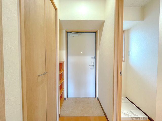 みつばちレジデンスの玄関|落ち着いた玄関です
※間取り反転の場合あり、内装が若干異なる場合がございます