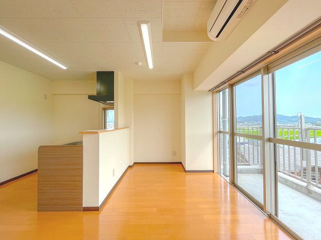 みつばちレジデンスの居間・リビング|ゆったりとしたリビングです
※間取り反転の場合あり、内装が若干異なる場合がございます