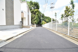 【前面道路含む現地写真】 | 東側4.0ｍ公道　交通量は少なく、小さなお子様にも安心です。