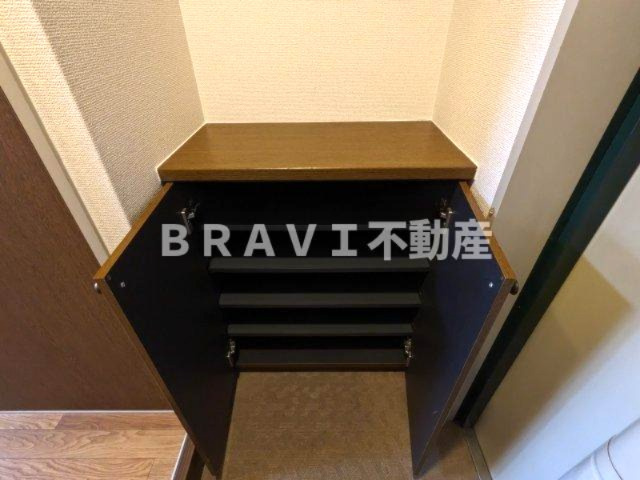 フォルム東三国　BRAVI不動産の玄関|【フォルム東三国】シューズボックス
