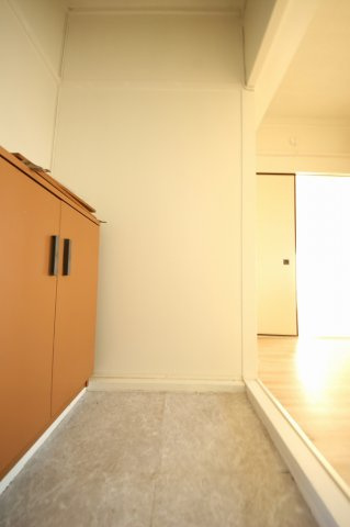 ビレッジハウス奈良部１号棟の玄関|ゆったりとした玄関です