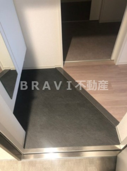 セレニテ堺筋本町プリエ　BRAVI不動産の玄関|【セレニテ堺筋本町プリエ】シンプルで使いやすい玄関です