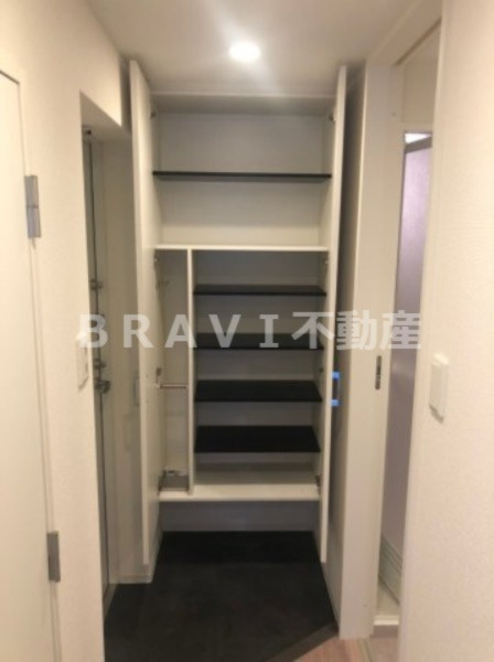 セレニテ堺筋本町プリエ　BRAVI不動産の収納|【セレニテ堺筋本町プリエ】たっぷりとした収納スペースです