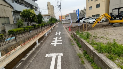 【前面道路含む現地写真】 | 南区鶴見通5丁目20-1期　1号棟★仲介手数料無料★（千鳥小学校・名南中学校） | 新築ナビゲーター村田です、お客様の不安に寄り添います。
同仕様の近隣完成物件を案内致します。