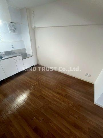 スカイハイム天神橋の居間・リビング|ゆったりとした居間です