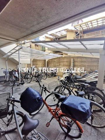 スカイハイム天神橋のその他共用部分|屋根付き駐輪場です