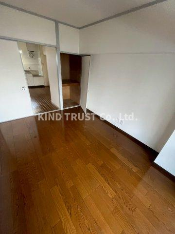 スカイハイム天神橋の居間・リビング|使いやすい居間です