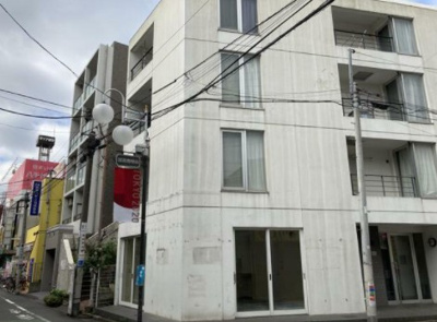 【外観】 | MODEーS | 鉄筋コンクリート造のがっちりとした建物。