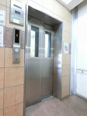 【その他共用部分】 | センチュリー川崎南 | お買い物時やベビーカーの出し入れに便利なエレベーター付です。