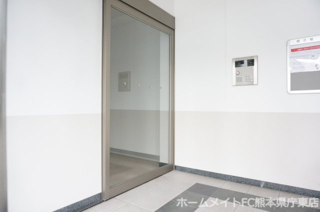 熊本市中央区大江６丁目の賃貸マンションのエントランス