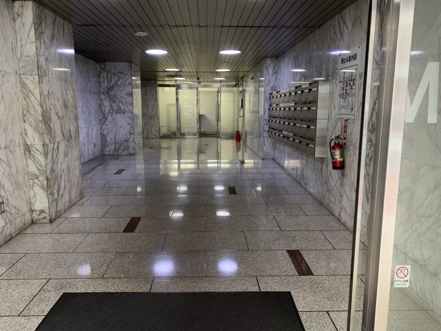 第７東ビルのエントランス