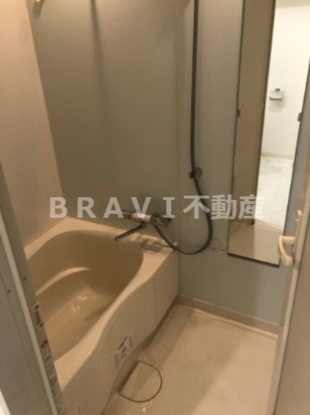 カスタリア堺筋本町　BRAVI不動産の浴室|【カスタリア堺筋本町】日々の疲れを癒すお風呂付です