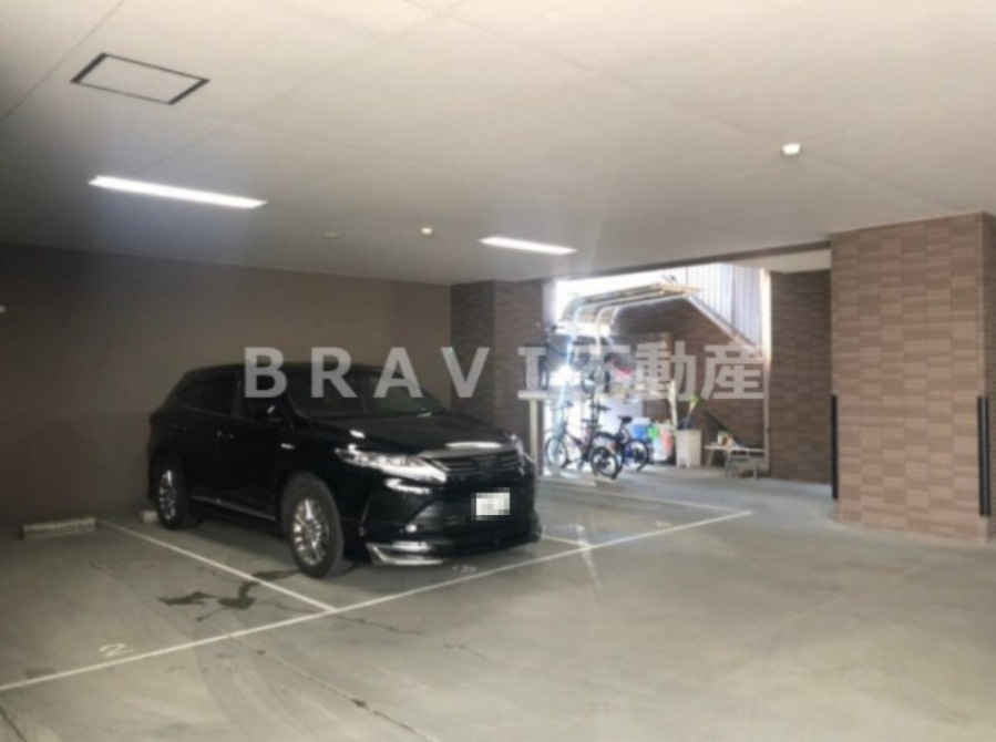 カスタリア堺筋本町　BRAVI不動産の駐車場|【カスタリア堺筋本町】カースペースがあります
