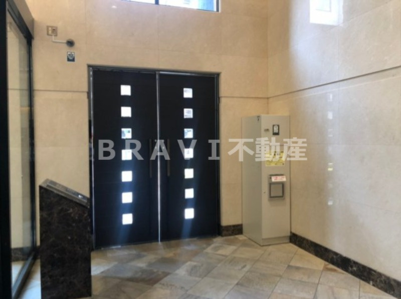 カスタリア堺筋本町　BRAVI不動産のロビー|【カスタリア堺筋本町】落ち着いたロビーです