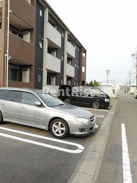 メゾン・ハピネスの駐車場