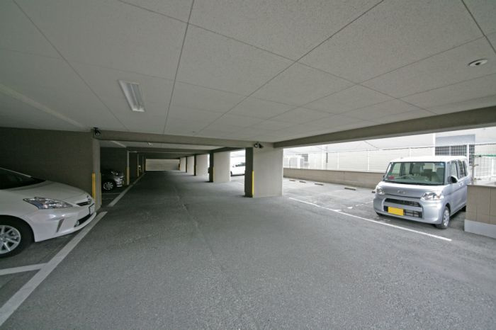 エクレール貝塚の駐車場
