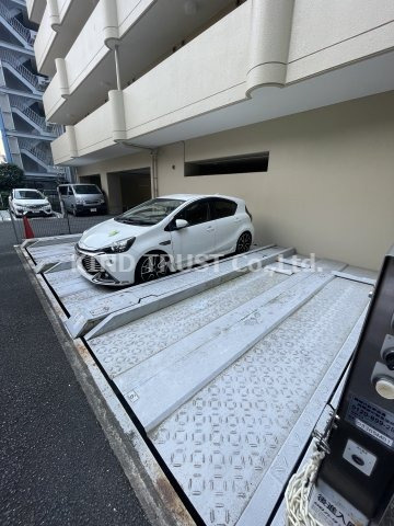 フォレスト106の駐車場|車をお持ちの方に嬉しい駐車場付きの物件です