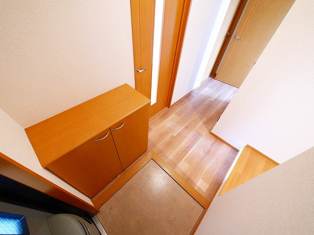 セジュールNⅠの玄関|収納もある玄関です