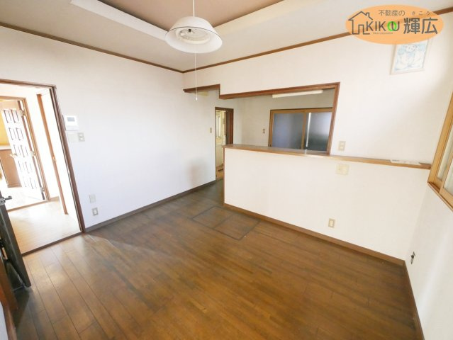 加古川市加古川町中津　中古戸建の居間・リビング