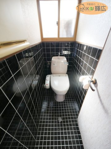 加古川市加古川町中津　中古戸建のトイレ