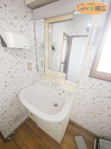 加古川市加古川町中津　中古戸建の独立洗面台