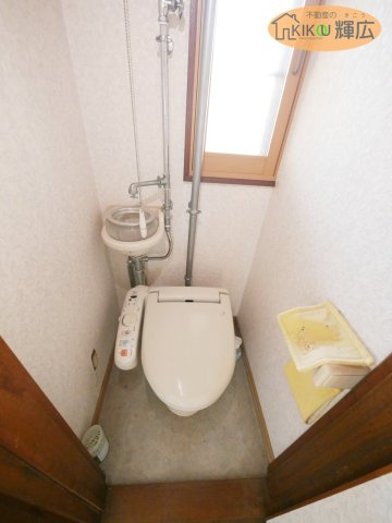 加古川市加古川町中津　中古戸建のトイレ